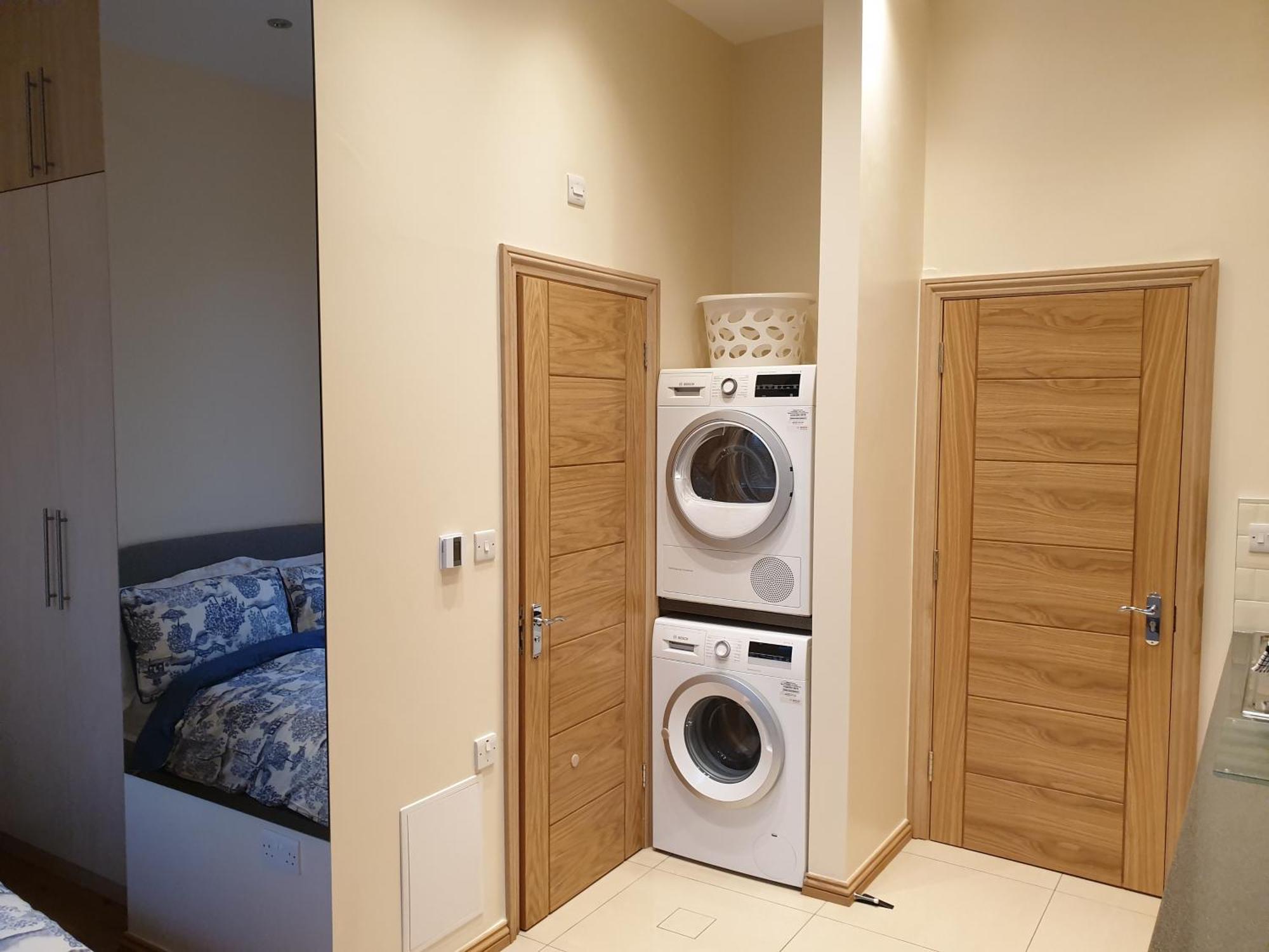 London Luxury Apartments 3 Bedroom Sleeps 8 With 3 Bathrooms 5 Mins Walk To Tube Station Free Parking Ilford Bagian luar foto
